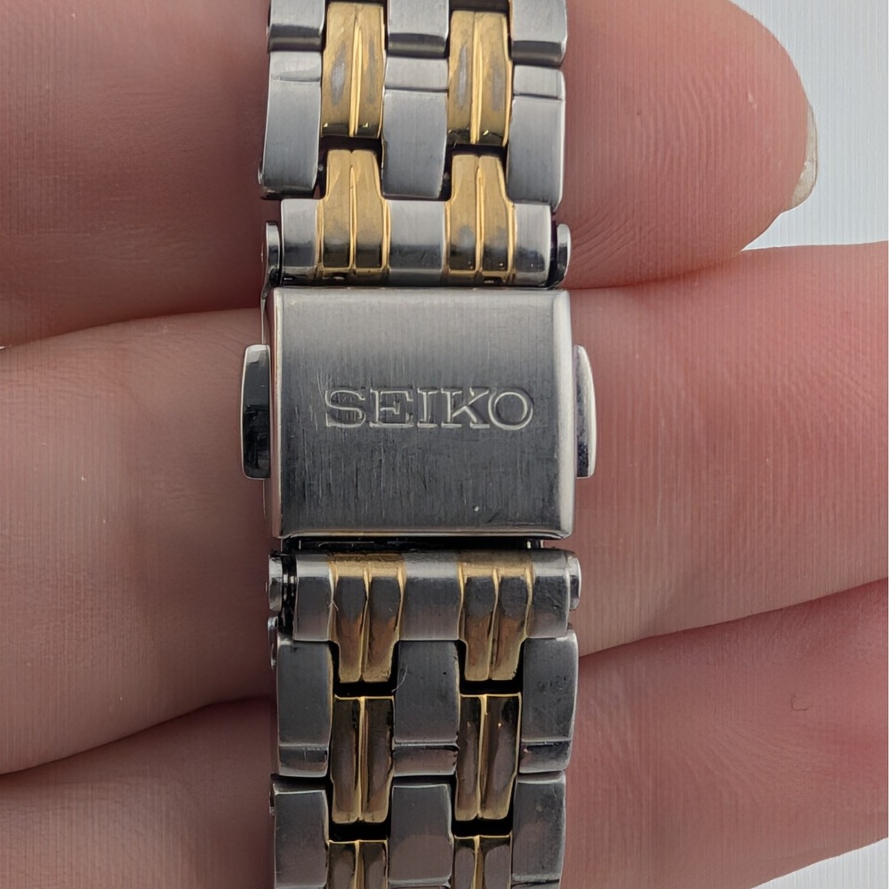 Seiko Solar V187-0AA0 Two Tone Textured Dial Minute Track Watch - Picture 7 of 11